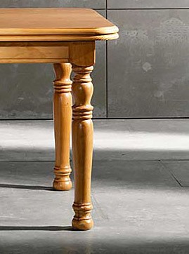 Pata de mesa torneada en madera de pino