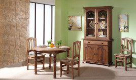 Salón comedor estilo provenzal con Aparador con vitrina, mesa de comedor y sillas Ref JI79