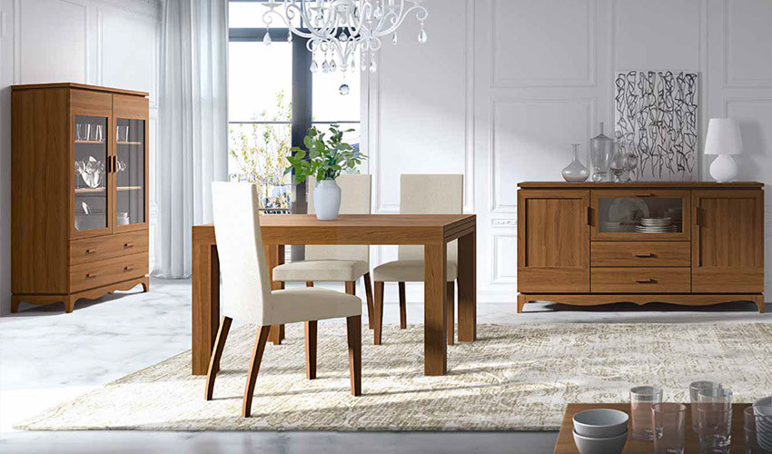 Salón comedor con Aparador, vitrina, mesa de comedor y sillas