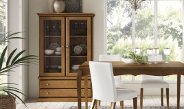 Vitrina fabricada en madera de Pino disponible en diferentes acabados Ref JI10074
