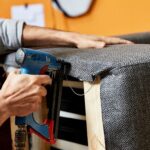 ¿Cuál es el mejor material para tapizar un sofá?