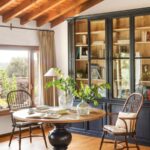Cómo decorar una vitrina de cristal