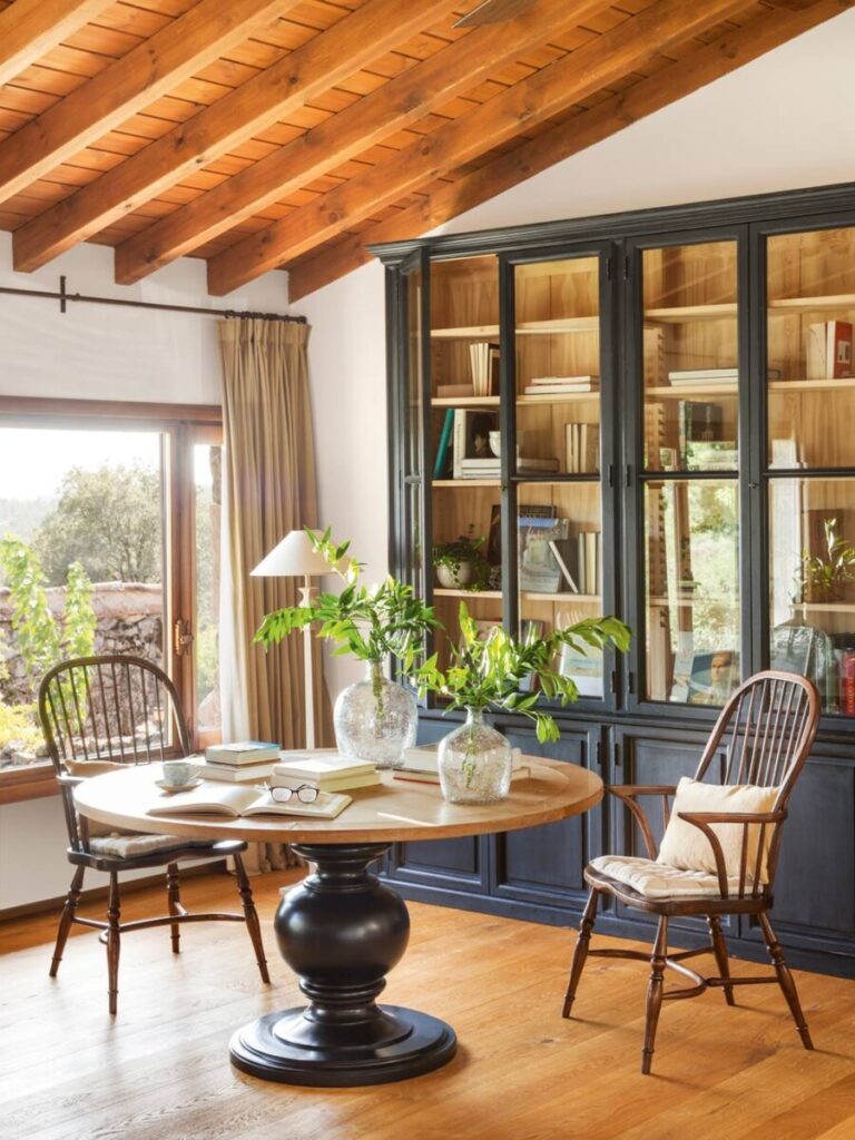 Mueble de comedor con vitrina + estanterías + mesa de centro en