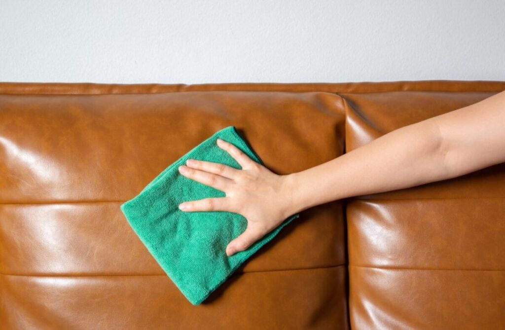 El cuidado correcto de los sofás de piel: consejos y trucos – Livom